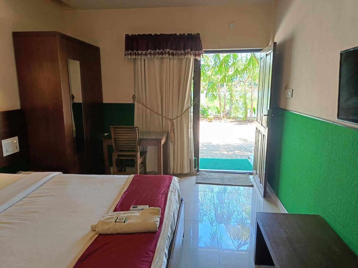 Global Backwater Resort Kollam Extérieur photo