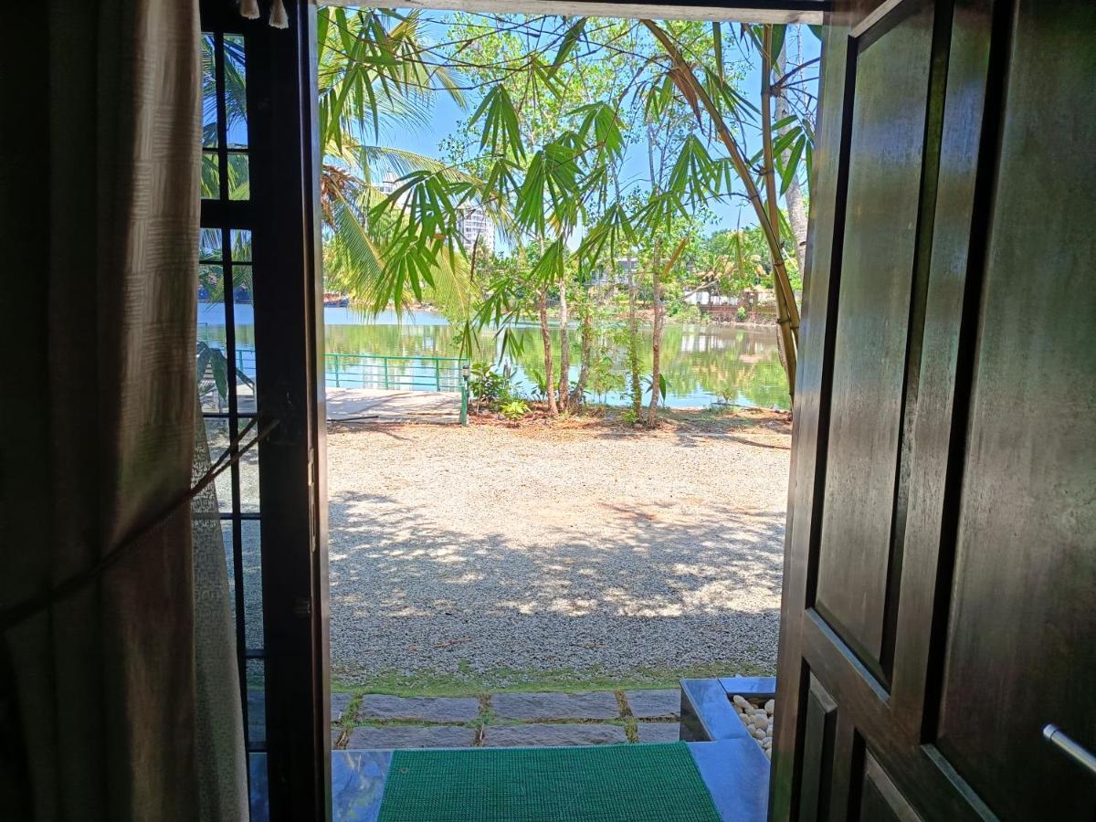 Global Backwater Resort Kollam Extérieur photo