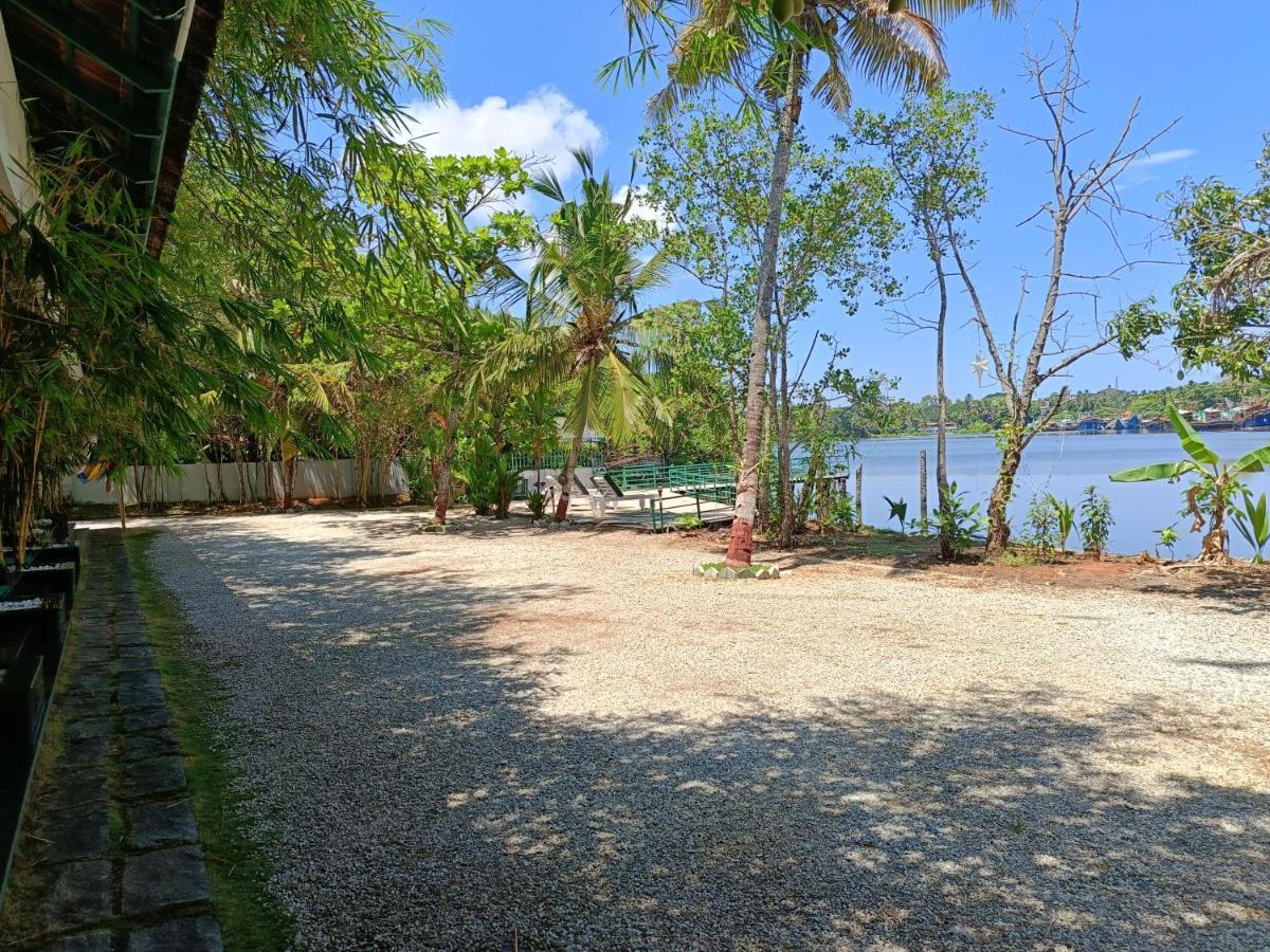 Global Backwater Resort Kollam Extérieur photo