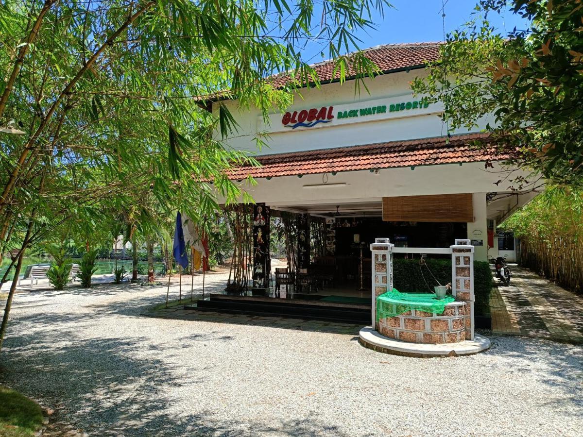 Global Backwater Resort Kollam Extérieur photo