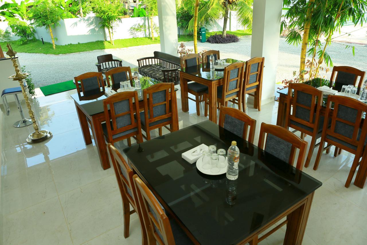 Global Backwater Resort Kollam Extérieur photo