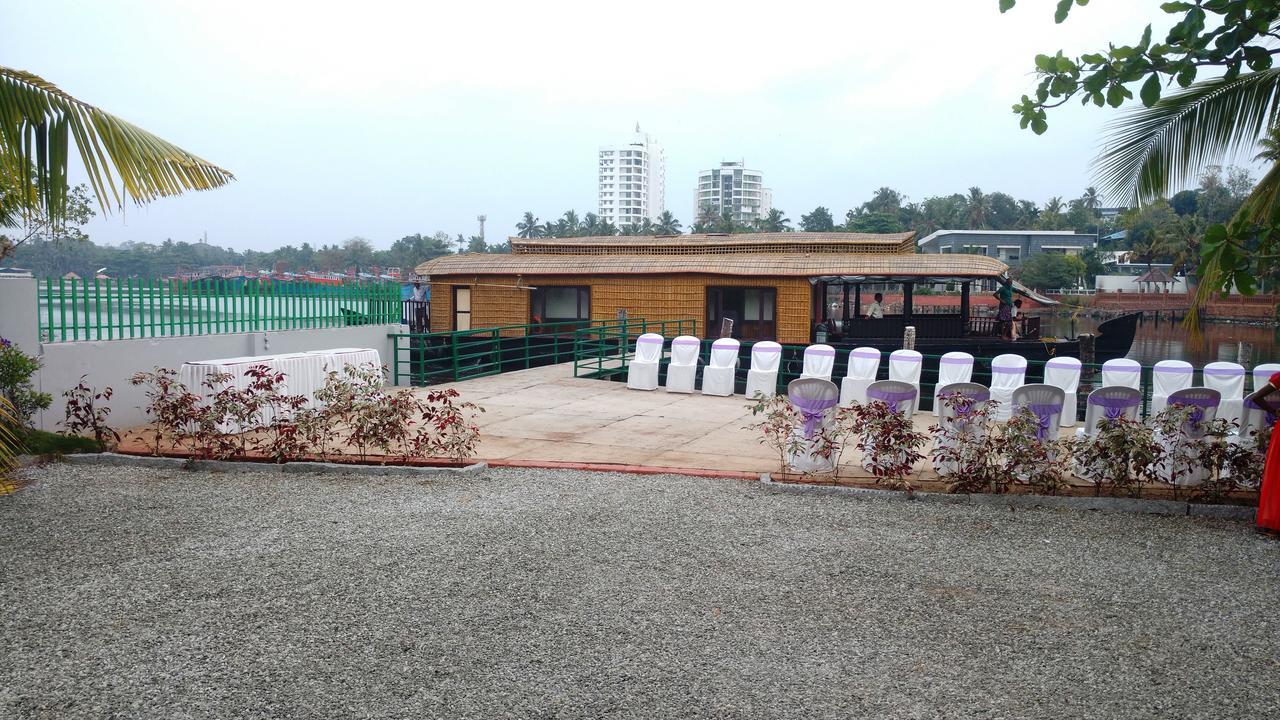 Global Backwater Resort Kollam Extérieur photo