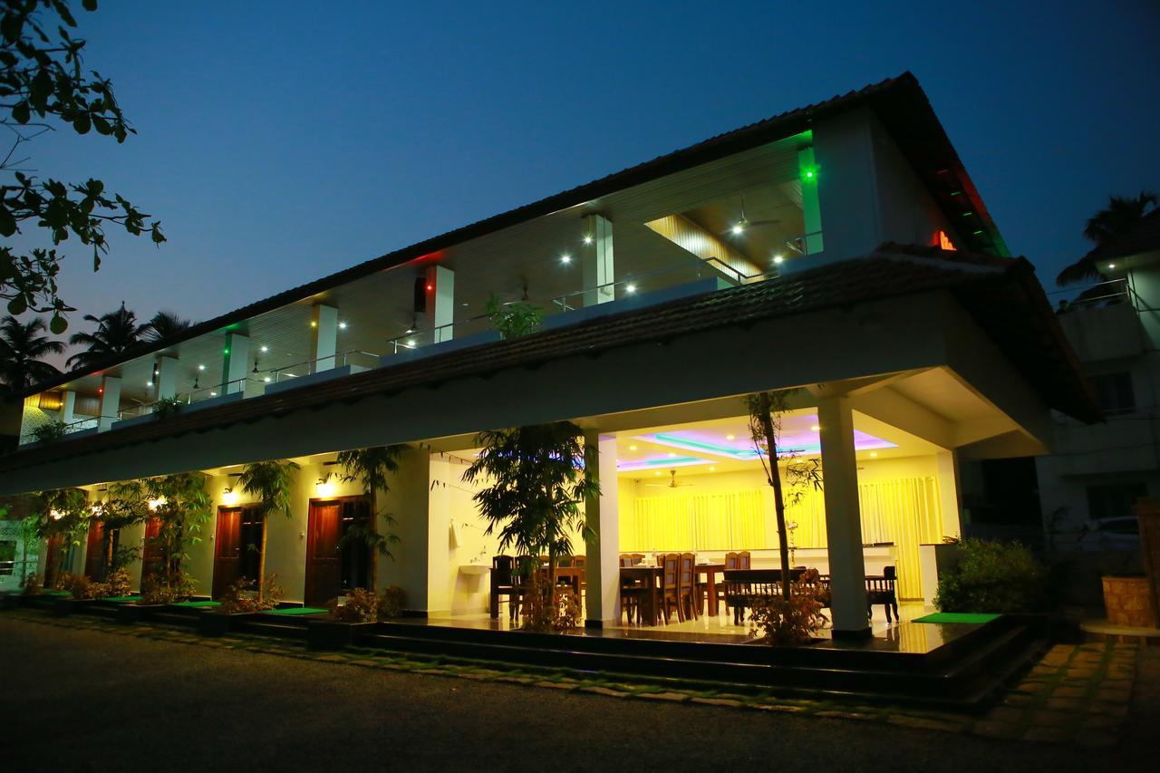 Global Backwater Resort Kollam Extérieur photo