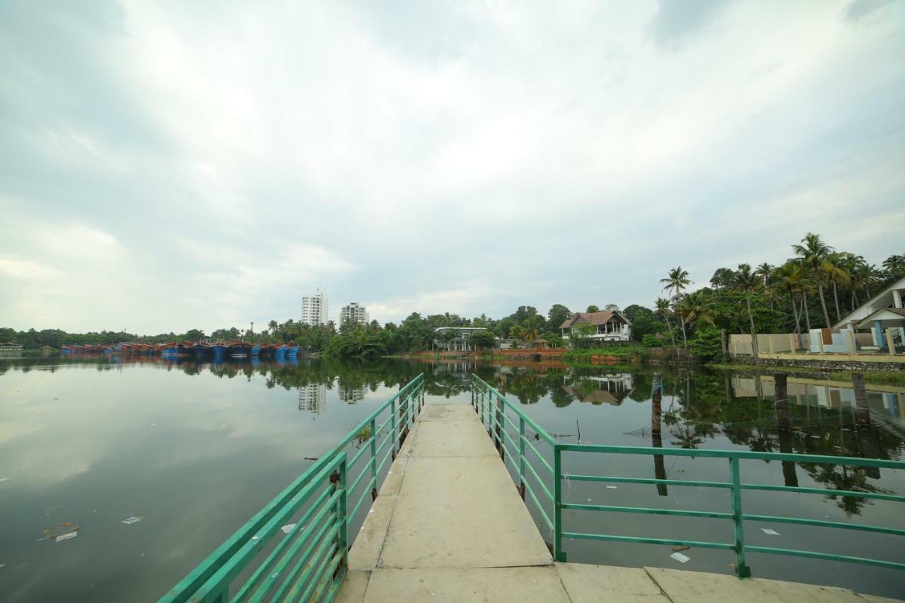 Global Backwater Resort Kollam Extérieur photo