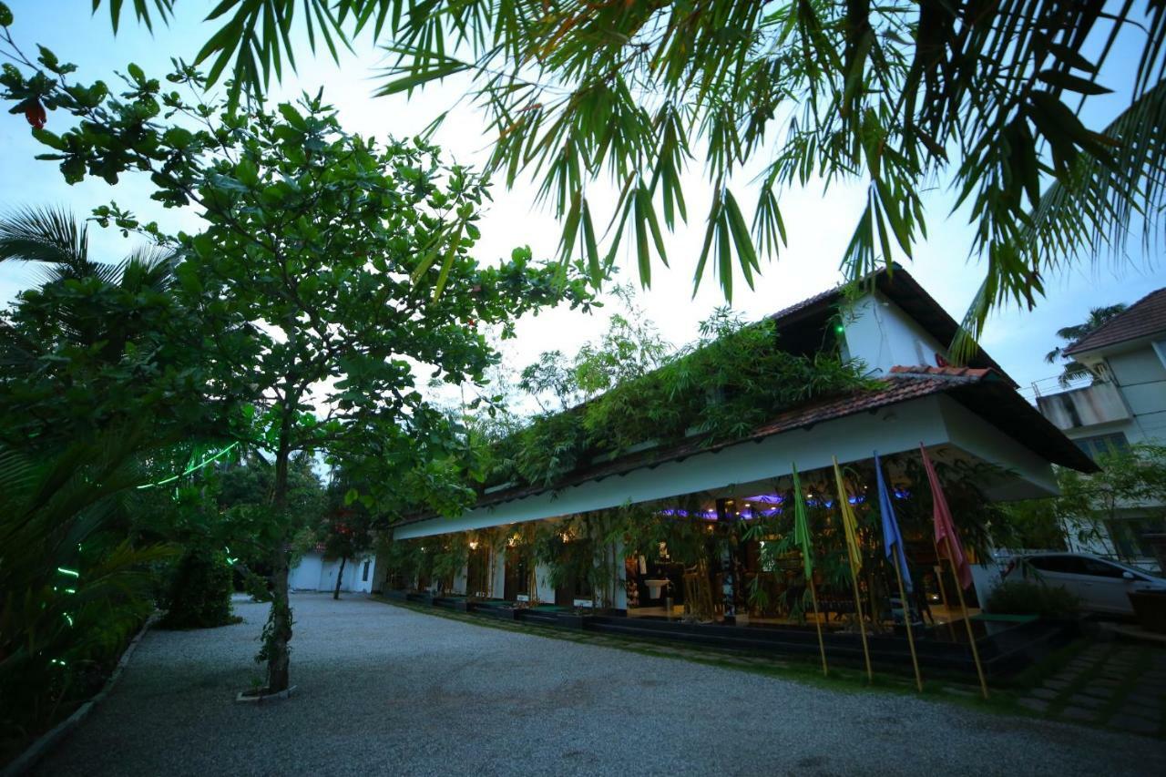 Global Backwater Resort Kollam Extérieur photo