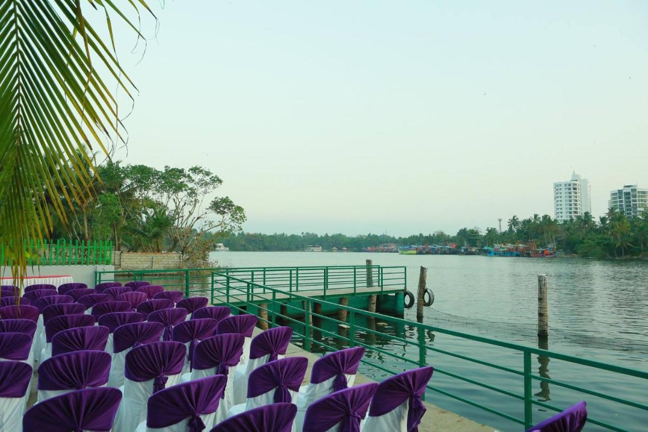 Global Backwater Resort Kollam Extérieur photo