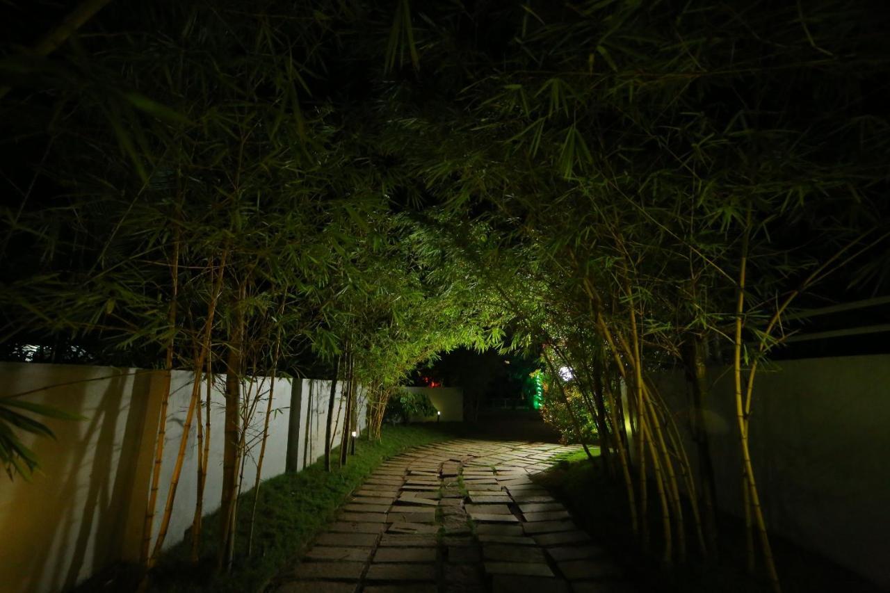 Global Backwater Resort Kollam Extérieur photo